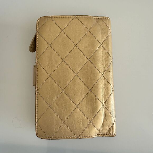 Chanel gold quilted lambskin leather bifold wallet authentic with COA - Picture 3 of 9